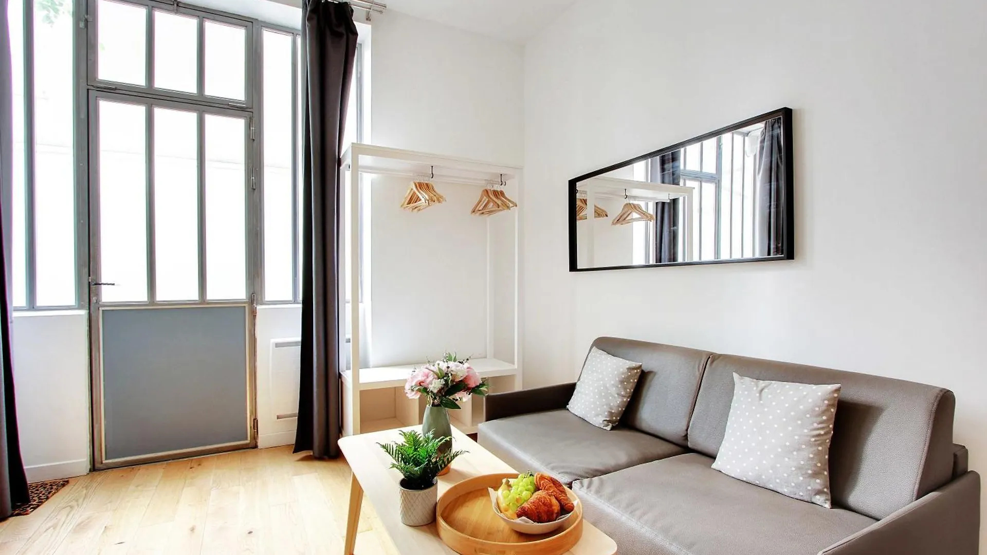 Au Coeur De La Vie Parisienne Apartment *